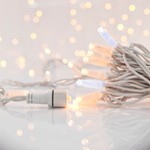 ΣΕΙΡΑ, 100 LED 5mm ΜΕ ΚΑΛΥΜΜΑ, 230V, 2 ΕΠΕΚΤΑΣΕΙΣ ΕΩΣ 9 ΣΕΤ, ΛΕΥΚΟ ΚΑΟΥΤΣΟΥΚ ΚΑΛΩΔΙΟ, 90 ΘΕΡΜΟ ΛΕΥΚΟ LED & 10 ΛΕΥΚΑ FLASH LED ΑΝΑ 10cm, IP65 (ΧΩΡΙΣ ΠΡΟΕΚΤΑΣΗ ΠΑΡΟΧΗΣ)