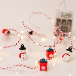 ΣΕΙΡΑ, 20 MINI LED, ΧΙΟΝΑΝΘΡΩΠΟΣ & ΚΟΥΤΙ ΔΩΡΟΥ, ΜΠΑΤΑΡΙΑΣ 3xAA, ΧΡΟΝΟΔΙΑΚΟΠΤΗ, ΚΟΚΚΙΝΟ & ΛΕΥΚΟ ΧΑΛΚΙΝΟ ΚΑΛΩΔΙΟ, ΘΕΡΜΟ ΛΕΥΚΟ LED, ΑΝΑ 10cm, ΠΡΟΕΚΤΑΣΗ ΠΑΡΟΧΗΣ 30cm, IP20